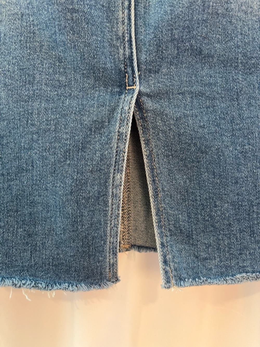 HIDDEN Jeans Peyton Stretch Denim Midi Skirt Medium Wash Raw Hem Size Medium - Picture 7 of 9